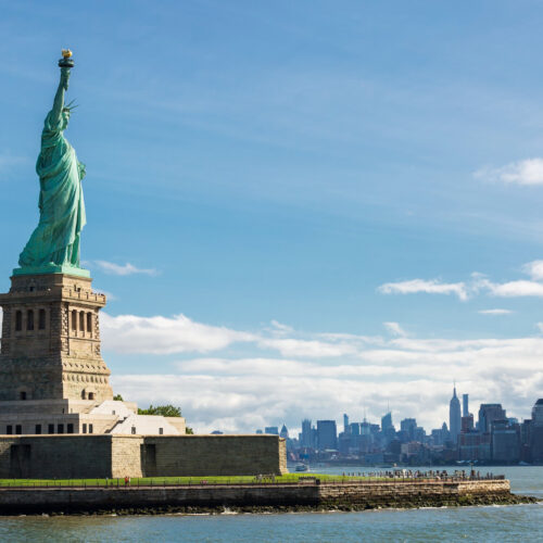 statue-liberty-new-york-city-skyline-usa